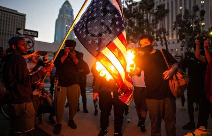 开云app下载-美国传来爆炸性丑闻！特朗普最担心的事情发生了，这下脸丢尽了